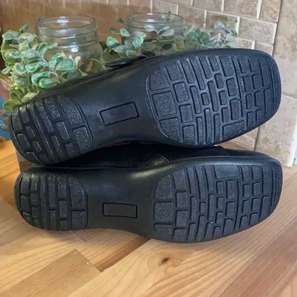 Easy Street Comfort Wave Black Mule Shoes - Picture 8 of 9